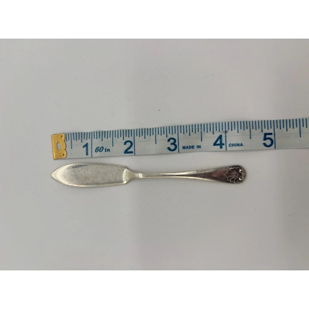 Vintage Cheltenham & Co. England Baby Butter‎ Knife Scallop Design